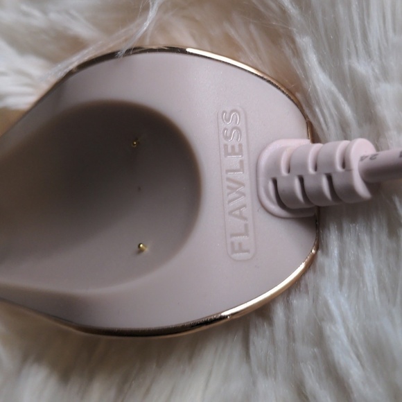 FLAWLESS face pore massager tool RECHARABLE Cordless - Picture 4 of 12